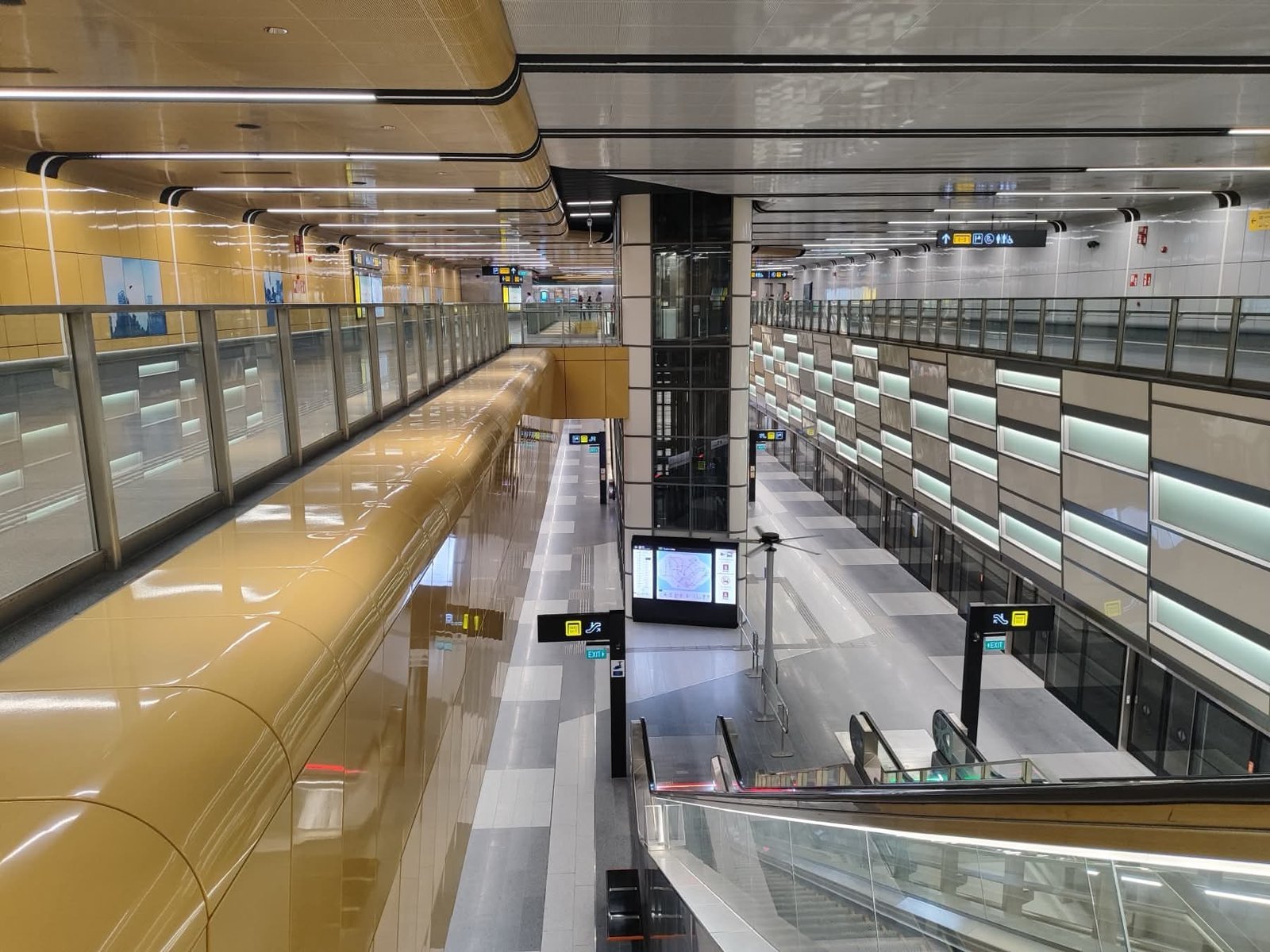 Bayshore MRT Platforms